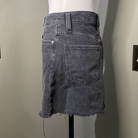 Madewell Rigid Denim ALine Mini Skirt Lunar Wash Button Fly Raw HemBlack Faded - Picture 8 of 13